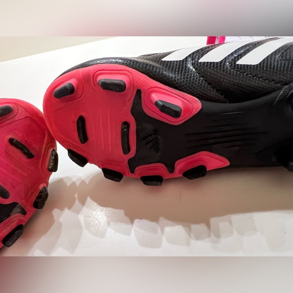 ADIDAS GIRLS BLACK/WHITE/PINK SOCCER CLEATS. SIZE 12 - Picture 10 of 12